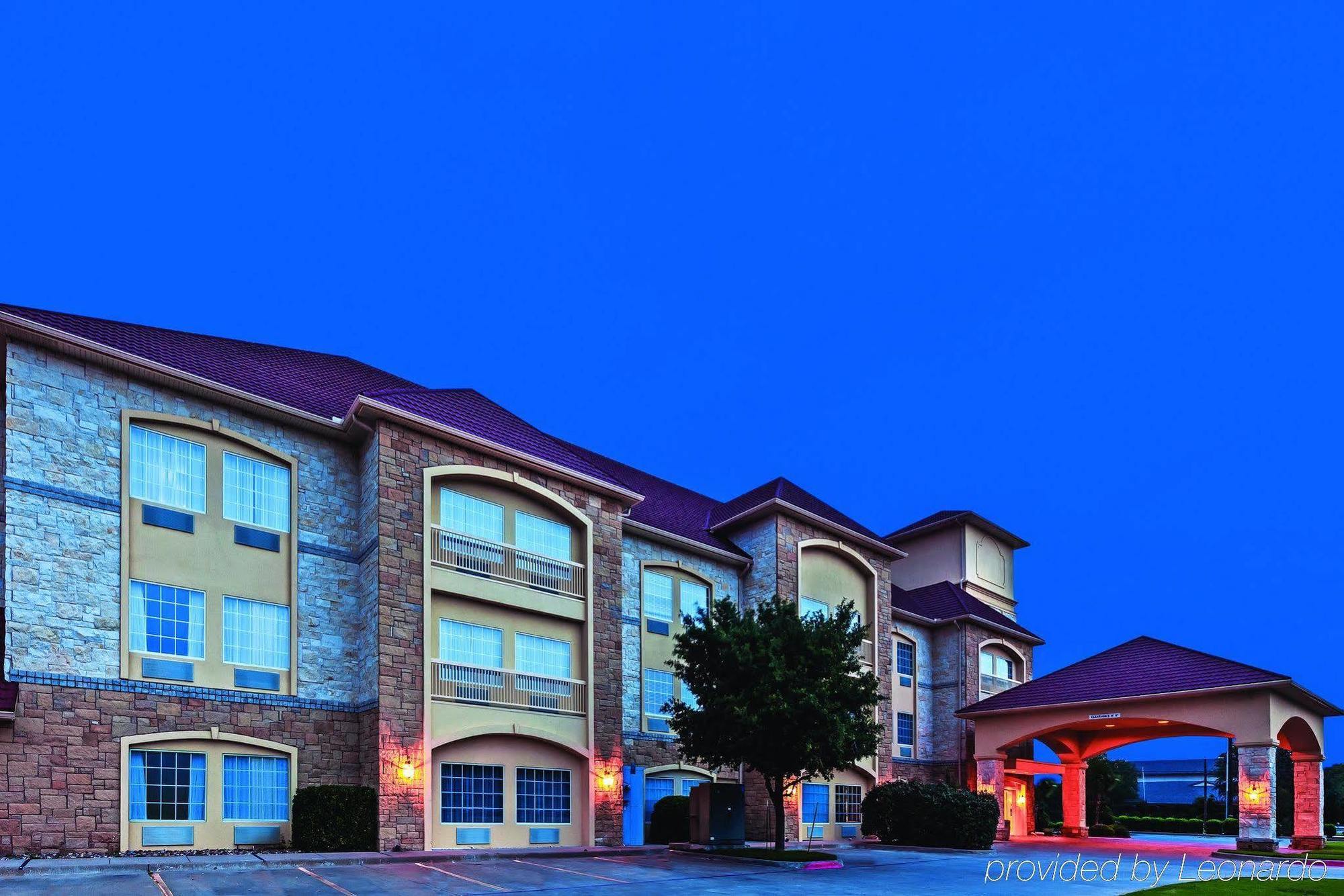 La Quinta By Wyndham Granbury Hotel Exterior photo